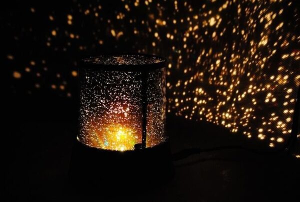 Lampa de veghe si relaxare Star Master cu proiector stele, efecte lumina