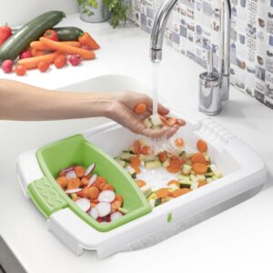 Tabla de tocat extensibila 3-in-1 PractiCut InnovaGoods, cu tava, scurgere si recipient, Alb Verde